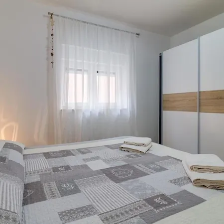 Apartment In Stoja Mit Terrasse Pula