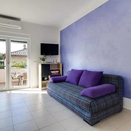 Apartment In Stoja Mit Terrasse
