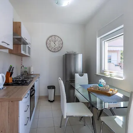 Appartement In Stoja Mit Terrasse